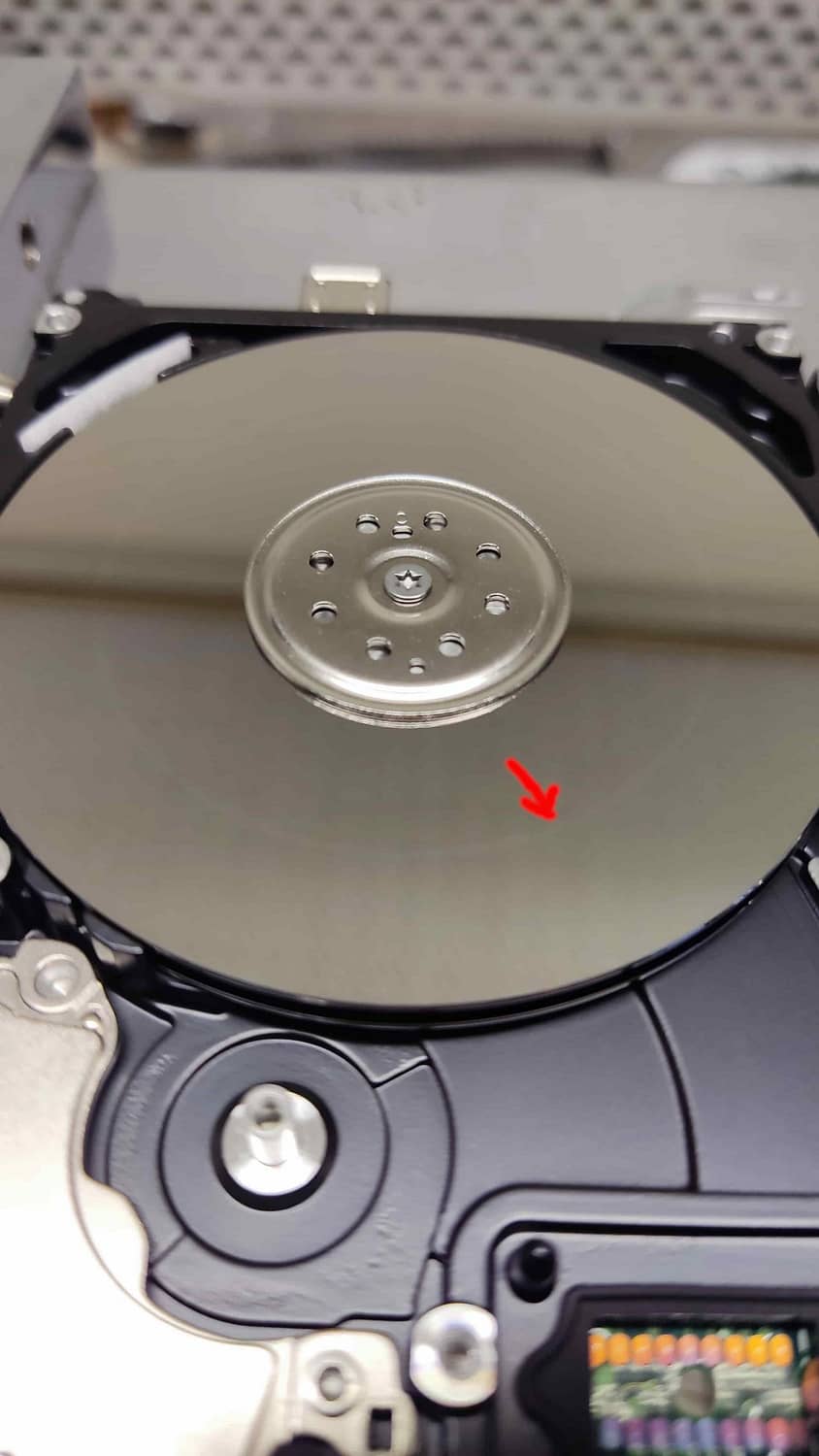 Western Digital visto com luz natural com danos pouco visiveis